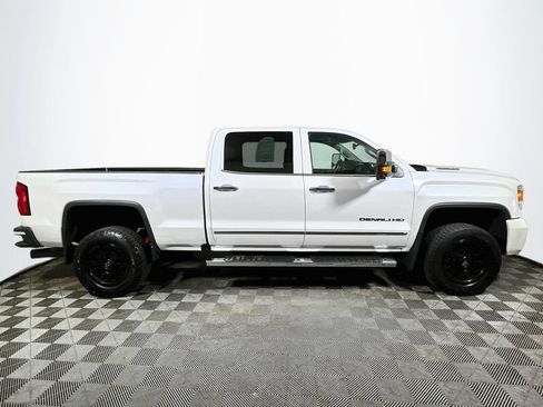 Used 2018 GMC Sierra 2500 Denali AWD/4WD image 8