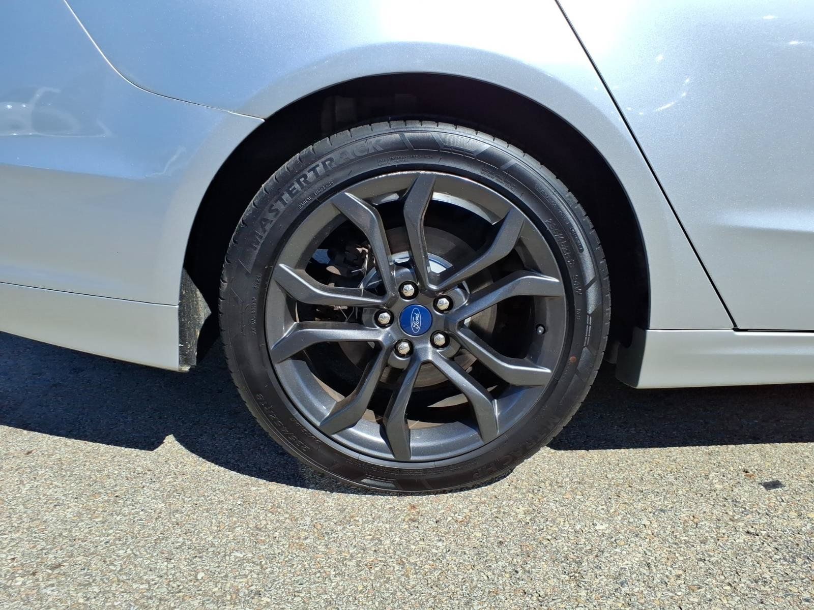 Used 2018 Ford Fusion SE w/ Equipment Group 201A FWD image 6