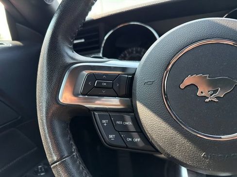 Used 2017 Ford Mustang Coupe RWD image 18