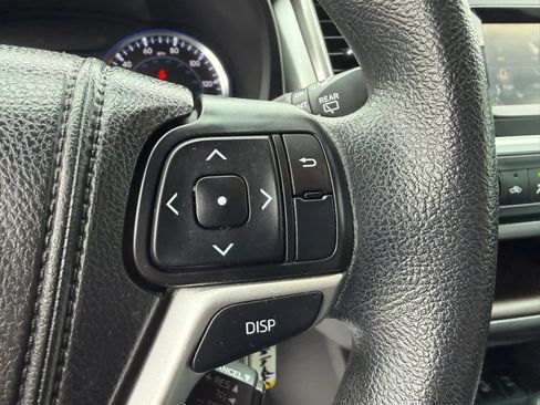 Used 2014 Toyota Highlander LE AWD/4WD image 23