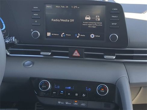 Used 2025 Hyundai Elantra Sport image 16