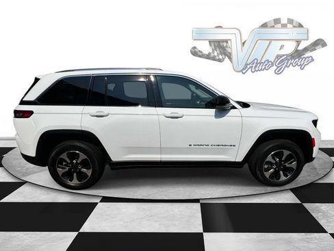 Used 2023 Jeep Grand Cherokee 4WD 4xe image 3