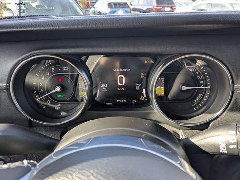 Used 2023 Jeep Wrangler Unlimited Sahara image 25