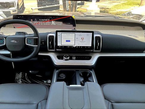 New 2025 Ford Expedition Active image 5