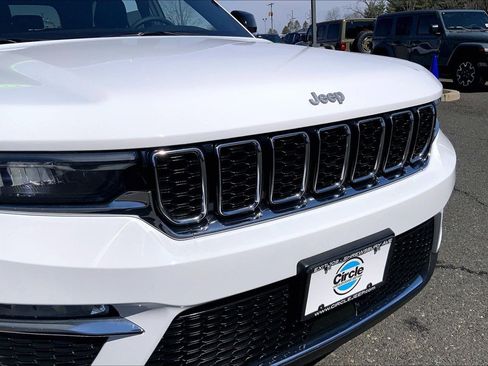 Used 2024 Jeep Grand Cherokee Limited AWD/4WD image 28
