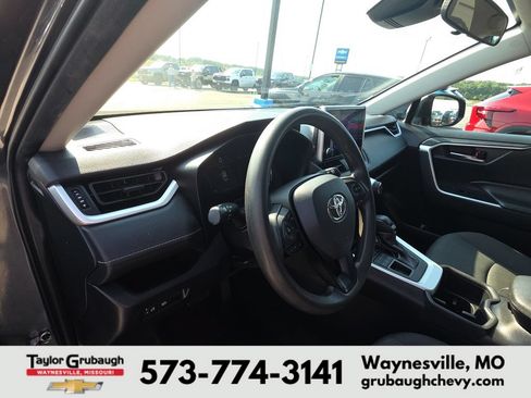 Used 2024 Toyota RAV4 XLE AWD/4WD image 14