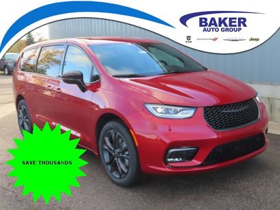 New 2026 Chrysler Pacifica Select