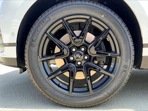 New 2026 Land Rover Range Rover Velar Dynamic SE image 17