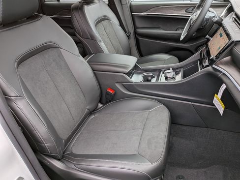 New 2026 Jeep Grand Cherokee Altitude image 31