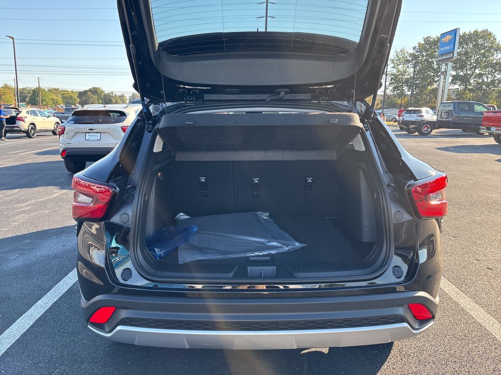 New 2026 Chevrolet Trax LT FWD image 9