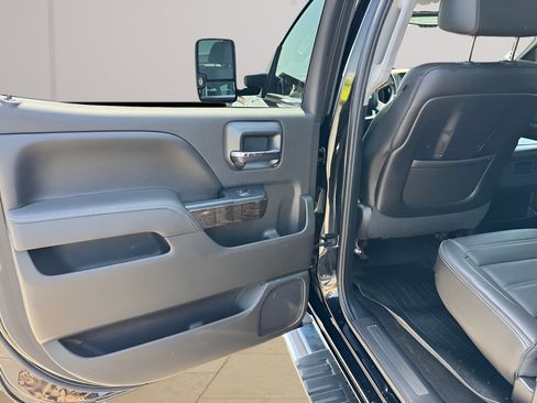 Used 2015 GMC Sierra 2500 Denali w/ Suspension Package, Off-Road AWD/4WD image 12