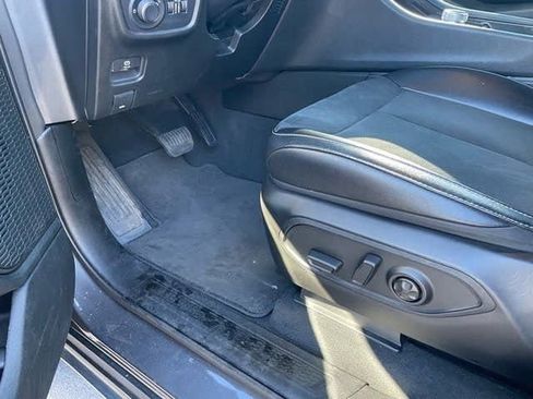 Used 2024 Jeep Grand Cherokee L Laredo image 10