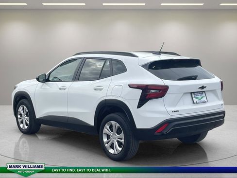 Used 2025 Chevrolet Trax RS FWD image 4