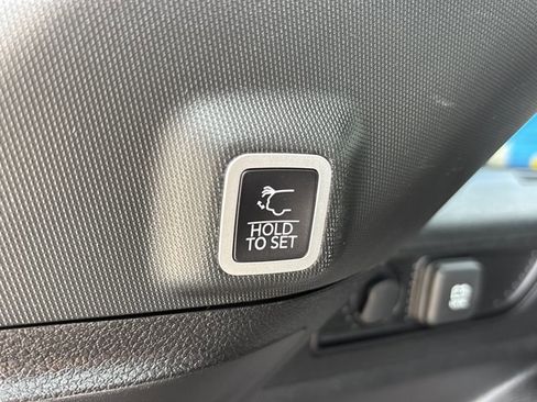 Used 2023 Jeep Grand Cherokee Altitude AWD/4WD image 6
