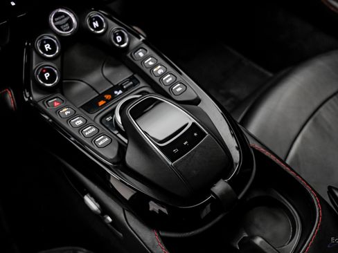 Used 2019 Aston Martin V8 Vantage Coupe image 59