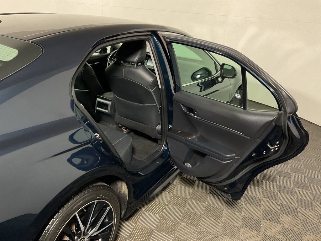 Used 2021 Toyota Camry SE FWD image 31