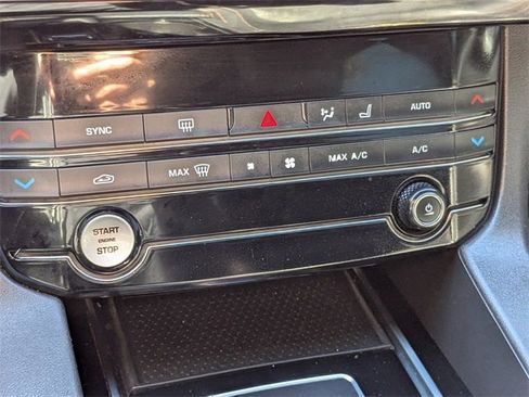 Used 2017 Jaguar F-PACE Prestige image 23