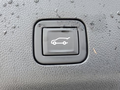 Used 2023 GMC Yukon Denali w/ Advanced Technology Package image 21