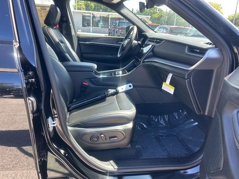 Certified 2024 Jeep Grand Cherokee Limited image 24