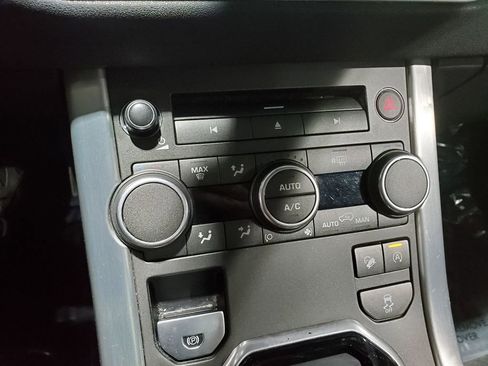 Used 2017 Land Rover Range Rover Evoque SE Premium image 31