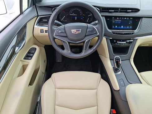 Used 2017 Cadillac XT5 FWD image 12