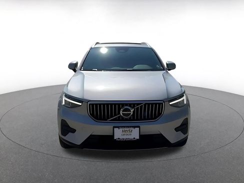 Used 2024 Volvo XC40 B5 Core image 4