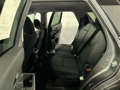 Used 2023 Nissan Pathfinder S image 18