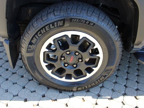 Used 2025 Toyota 4Runner TRD Off-Road Premium AWD/4WD image 16