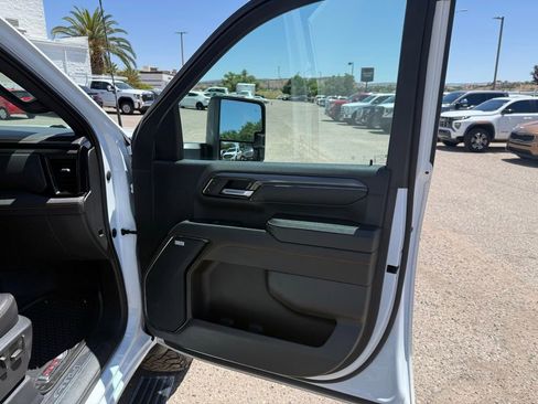 Used 2024 GMC Sierra 3500 AT4 w/ AT4 Premium Plus Package AWD/4WD image 27