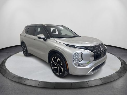 Used 2023 Mitsubishi Outlander SEL FWD image 3