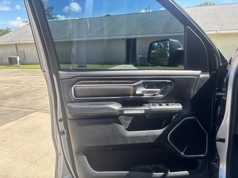 Used 2019 RAM 1500 Laramie AWD/4WD image 9