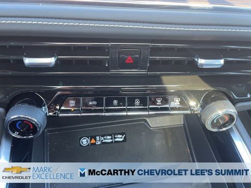 New 2025 Chevrolet Suburban Premier image 32