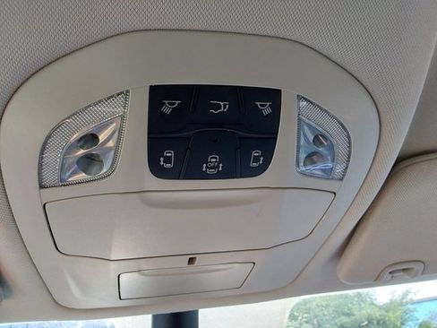 Used 2024 Chrysler Pacifica Touring-L FWD image 36