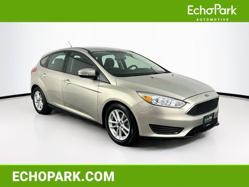 Used 2015 Ford Focus SE FWD image 1