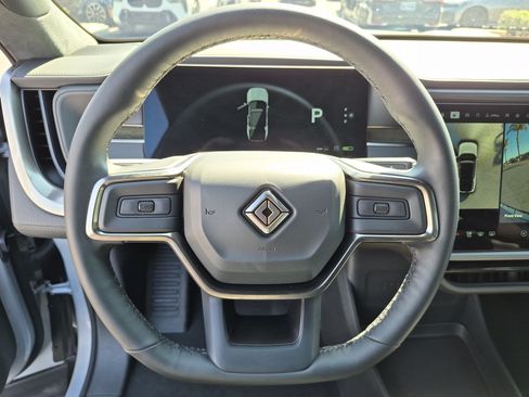 Used 2025 Rivian R1S Adventure Dual AWD/4WD image 18