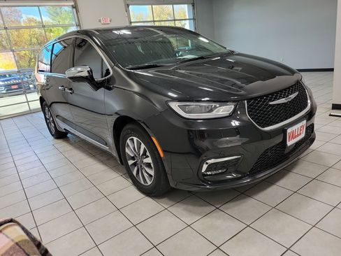 Used 2023 Chrysler Pacifica Limited image 50