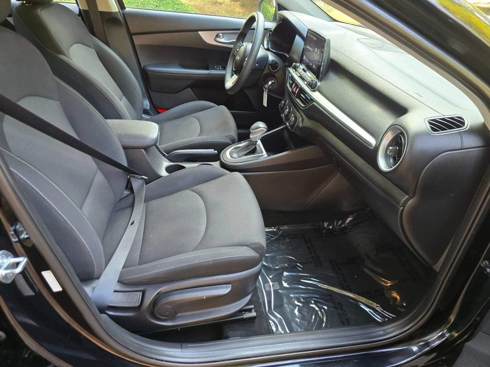 Used 2023 Kia Forte LXS w/ LXS Technology Package FWD image 11