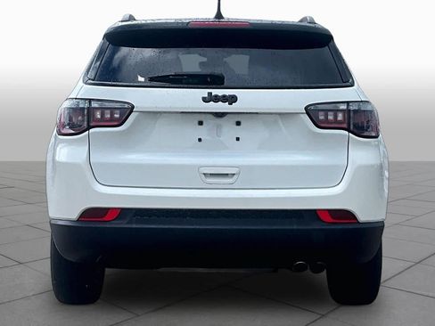Used 2021 Jeep Compass Latitude FWD image 5