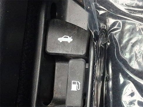 Used 2025 Toyota Corolla LE image 24