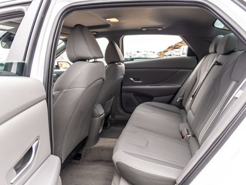 Used 2025 Hyundai Elantra SEL FWD image 28