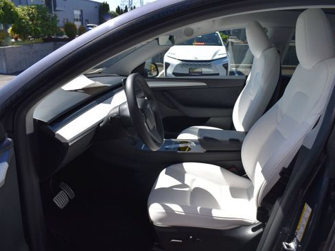 Used 2023 Tesla Model Y Performance AWD/4WD image 18