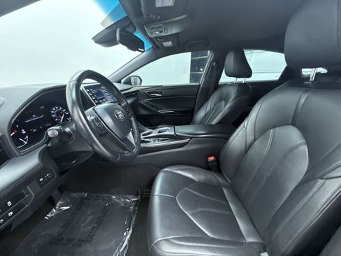 Used 2021 Toyota Avalon XLE image 11