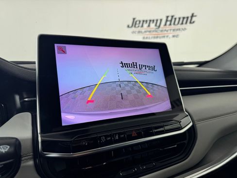 Used 2023 Jeep Compass Limited w/ Elite Group AWD/4WD image 4