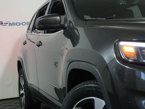 Used 2019 Jeep Cherokee Limited AWD/4WD image 3