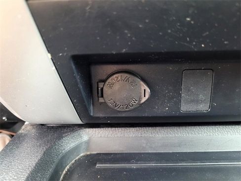 Used 2018 Toyota Tundra SR5 w/ SR5 Upgrade Package image 17