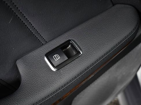 Used 2013 Mercedes-Benz E 350 Sedan image 38