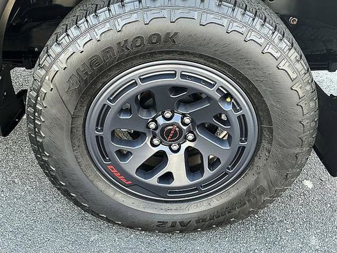 Certified 2025 Nissan Frontier PRO-4X image 9