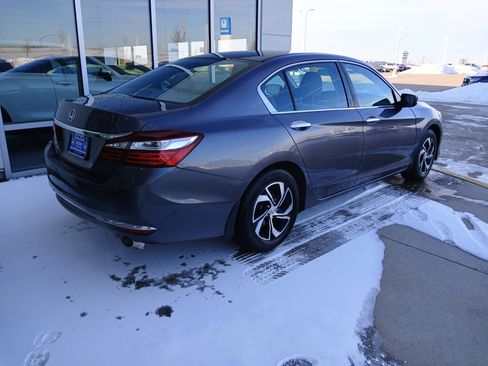 Used 2017 Honda Accord LX image 6