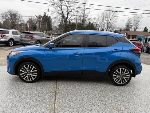 Used 2021 Nissan Kicks SV image 3