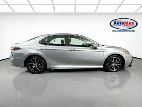 Used 2023 Toyota Camry SE w/ Cold Weather Package FWD image 9